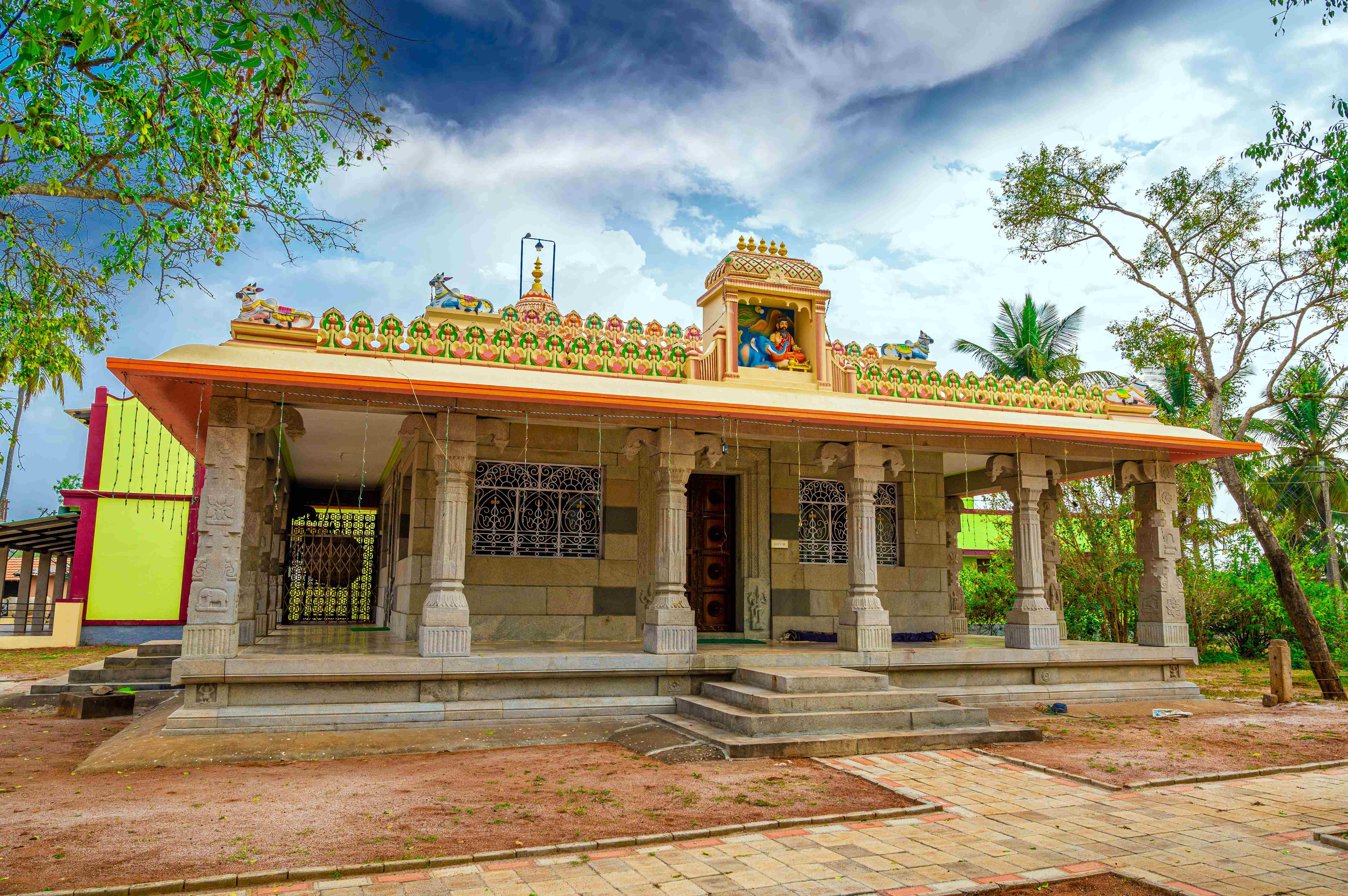 ಗದ್ದುಗೆ ನೋಟ