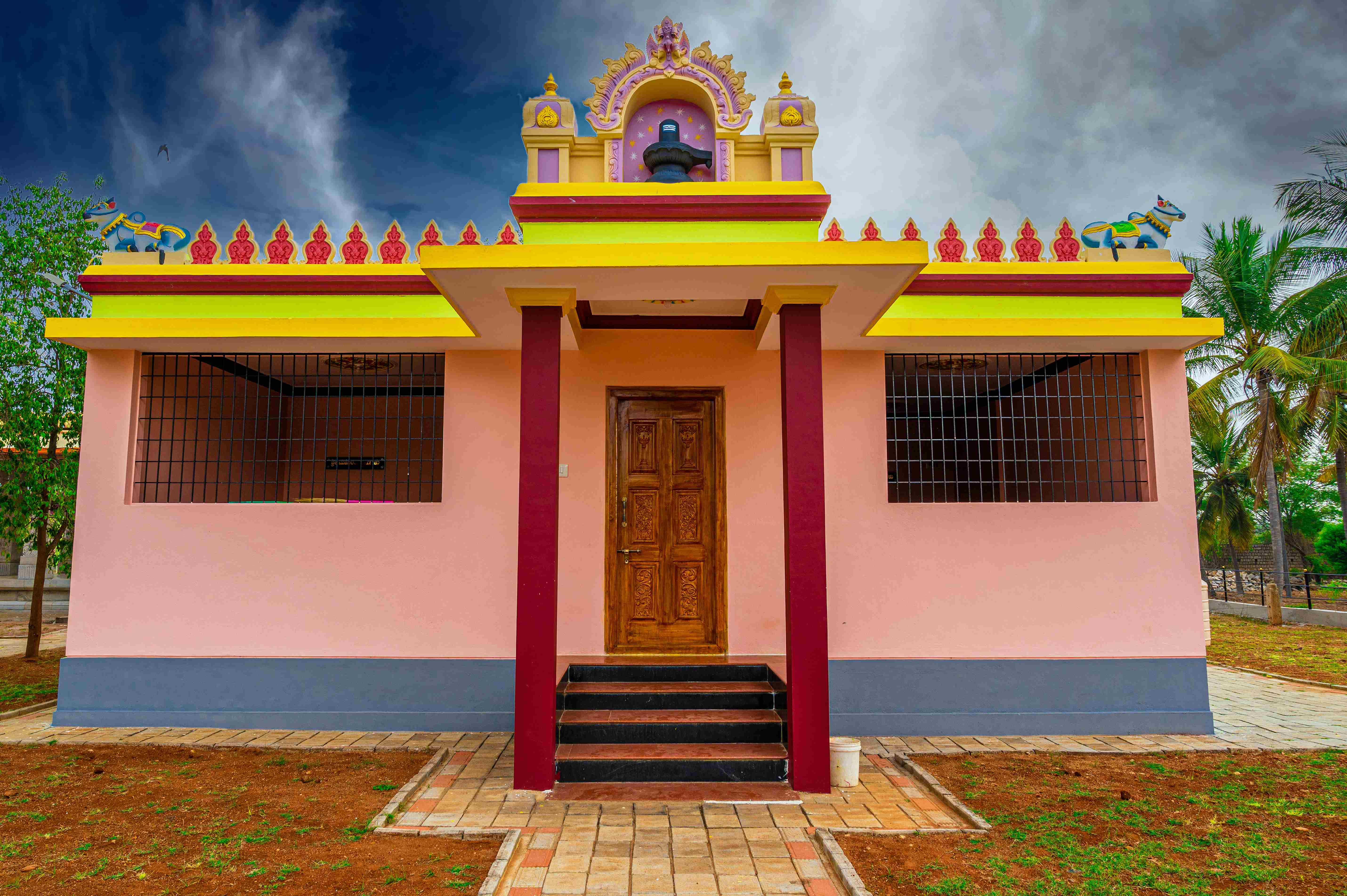 ನೂತನ ಗದ್ದುಗೆ